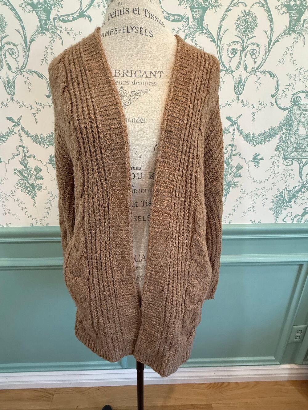 Abercrombie & Fitch Chunky Cable Knit Long Cardigan Sweater Brown Tan - Size M⁠